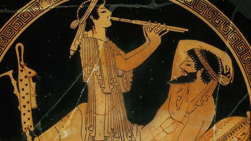 Αρχαία Ελληνική Μουσική: Μπορεί η λάμψη της να παρήλθε όμως οι ρομαντικοί εξακολουθούν να την μιμούνται – Κατασκευάζει πιστές απομιμήσεις των οργάνων  (Εικόνες)